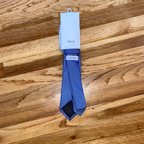 NWT - Calvin Klein - Tie & Pocket Square - Picture 3 of 4